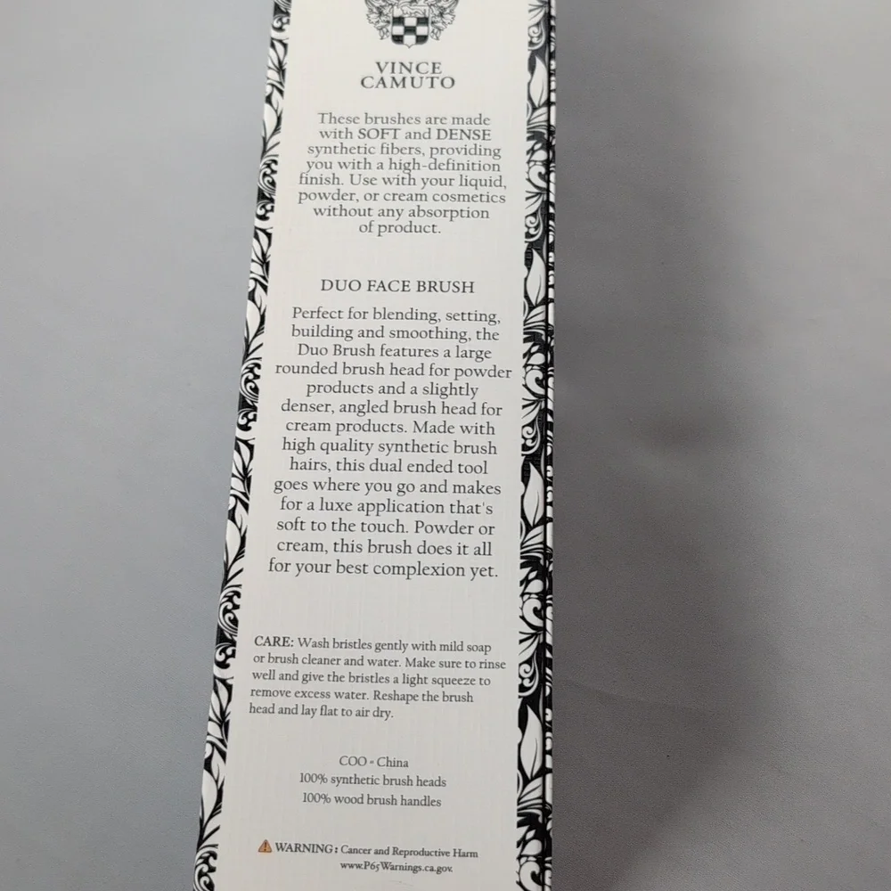 Vince Camuto Luxury Beauty Collection Duo Face Brush Black Handle